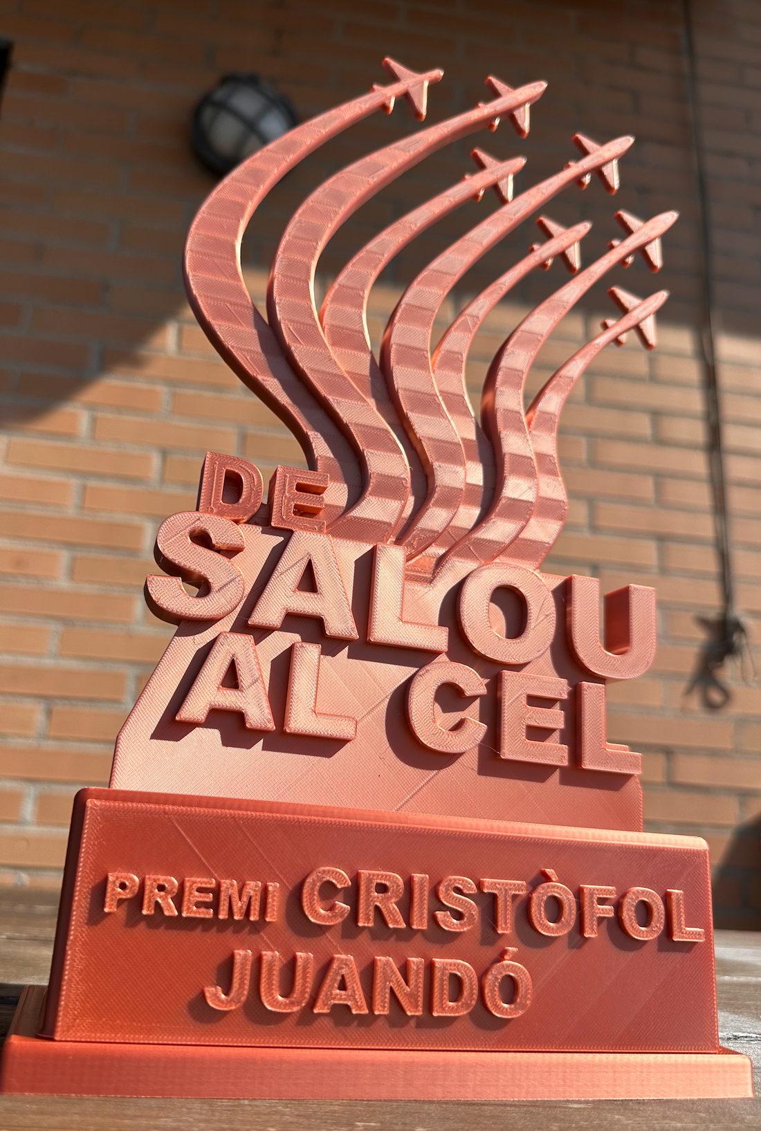 Cómo diseñar un trofeo personalizado con Inteligencia Artificial paso a paso