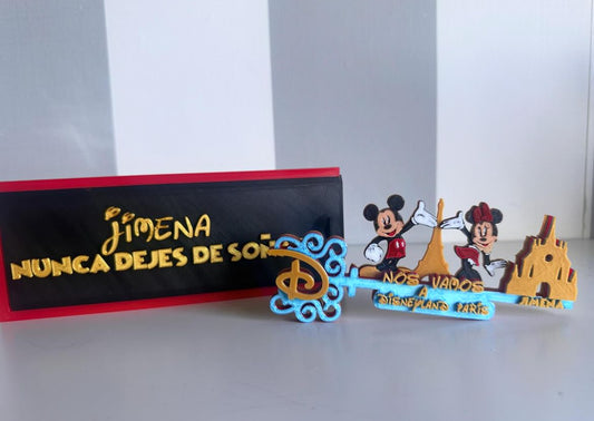 Llave Disney personalizada Mickey y a Minnie con Torre Eiffel