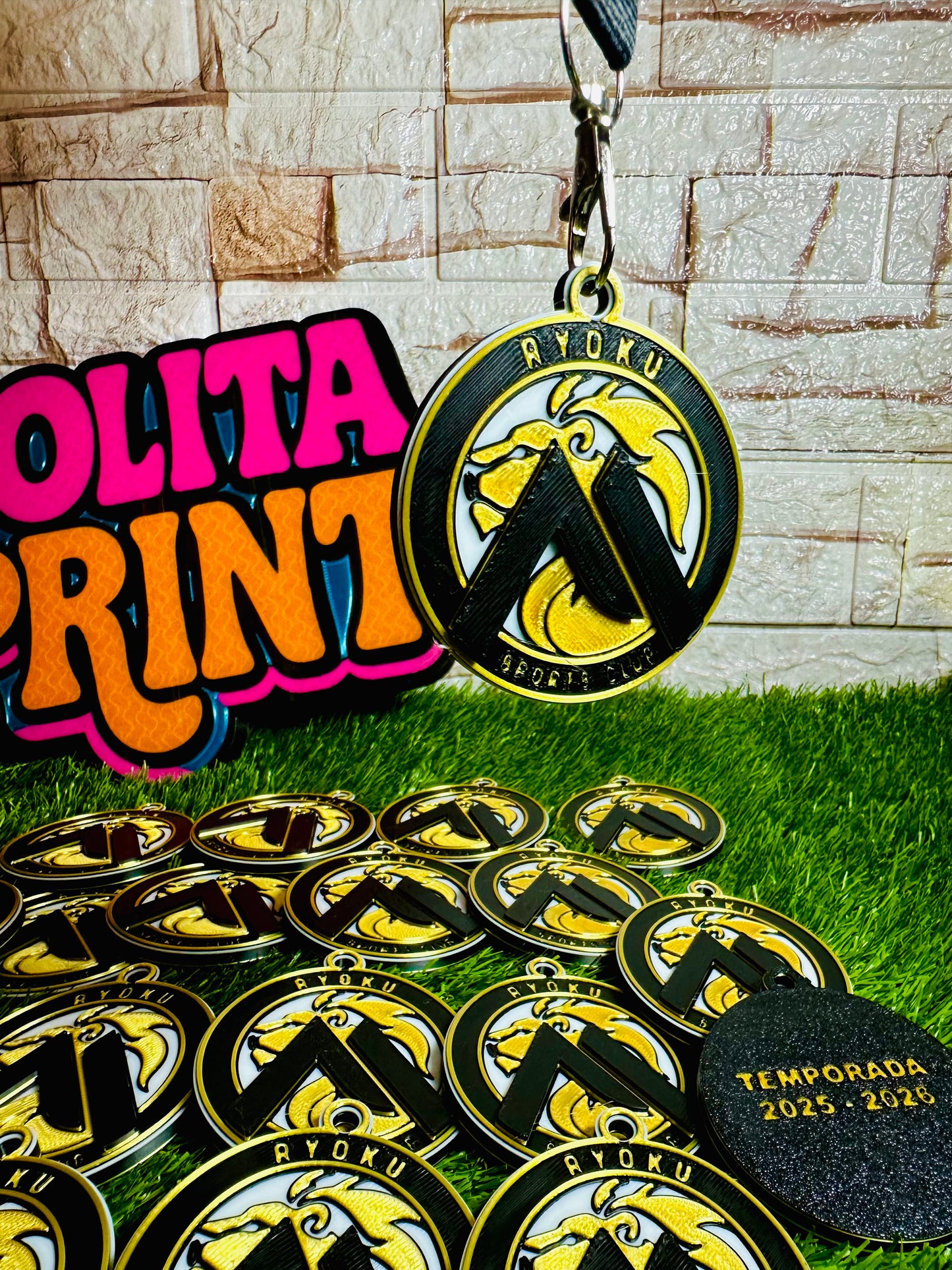Medallas personalizadas escudo relieve
