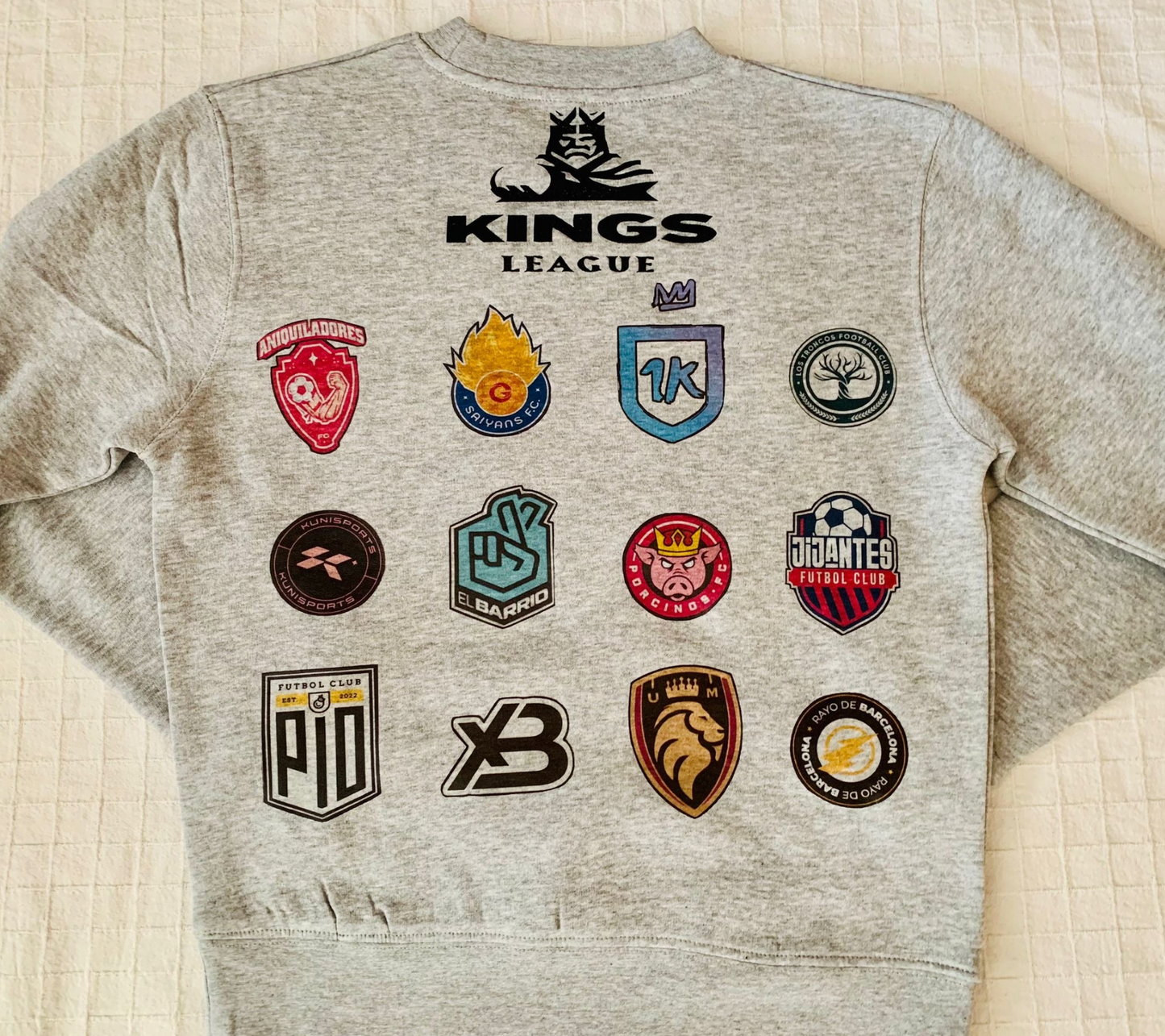 sudadera kings league escudos