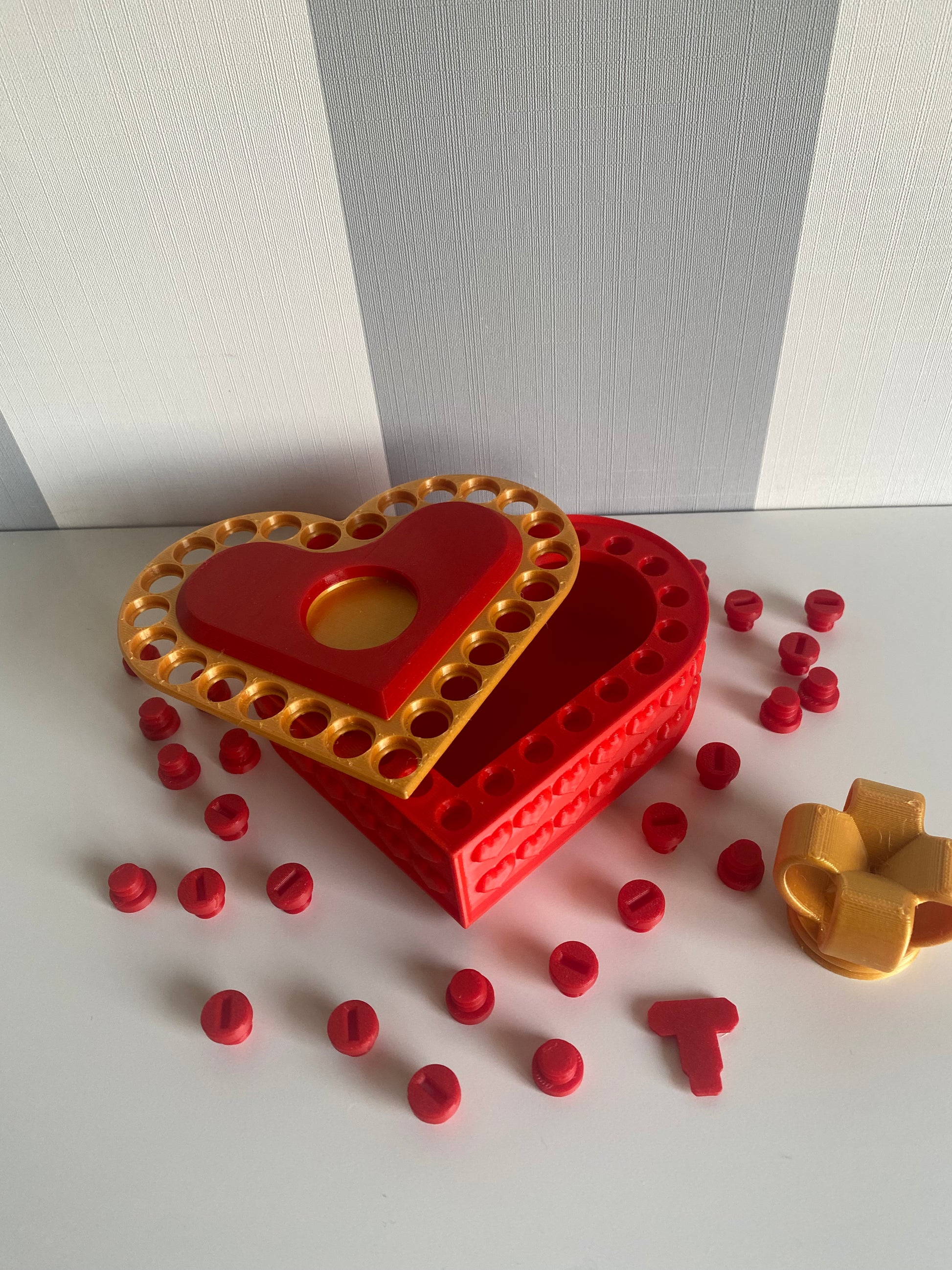 Caja sorpresa con cajón y corazón 20x20x25cm – Punto y Papel